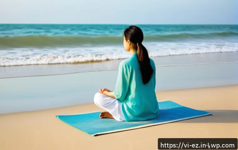 바다 근처에서의 마인드풀니스 운동 - A serene early morning beach scene in Vietnam with soft golden sunlight filtering through light mist...